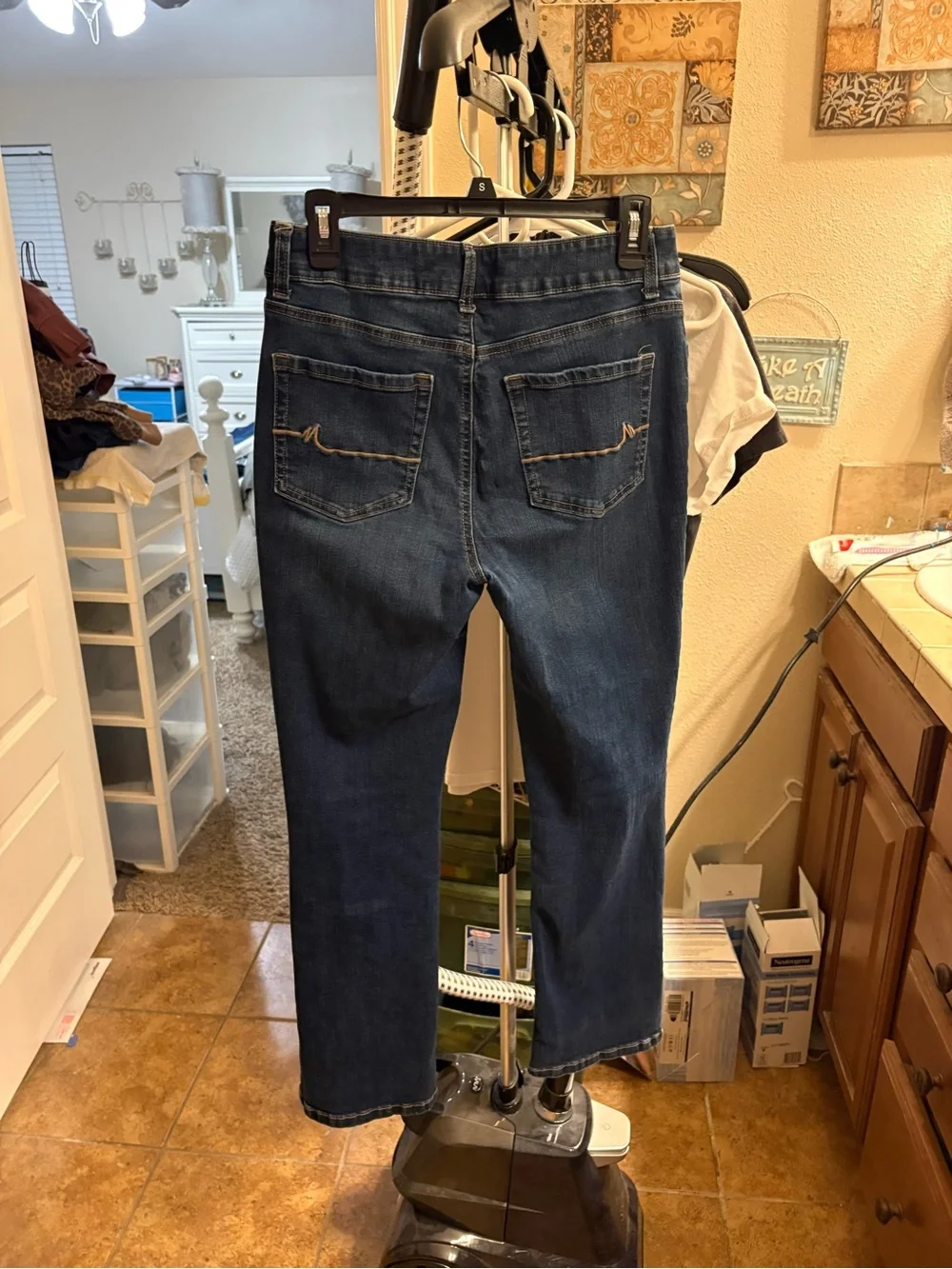 Women’s Straight Leg Jeans in Dark Blue -